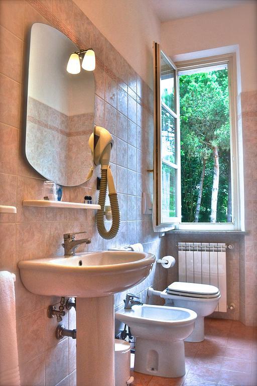 Hotel Villa Fiorisella Марина-ди-Масса Экстерьер фото