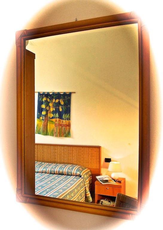 Hotel Villa Fiorisella Марина-ди-Масса Номер фото