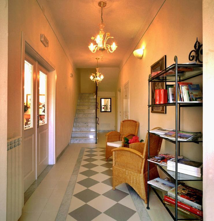 Hotel Villa Fiorisella Марина-ди-Масса Экстерьер фото