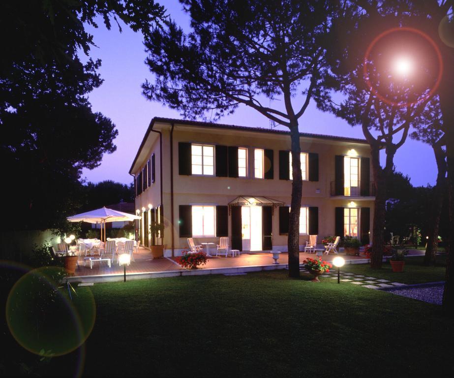 Hotel Villa Fiorisella Марина-ди-Масса Экстерьер фото